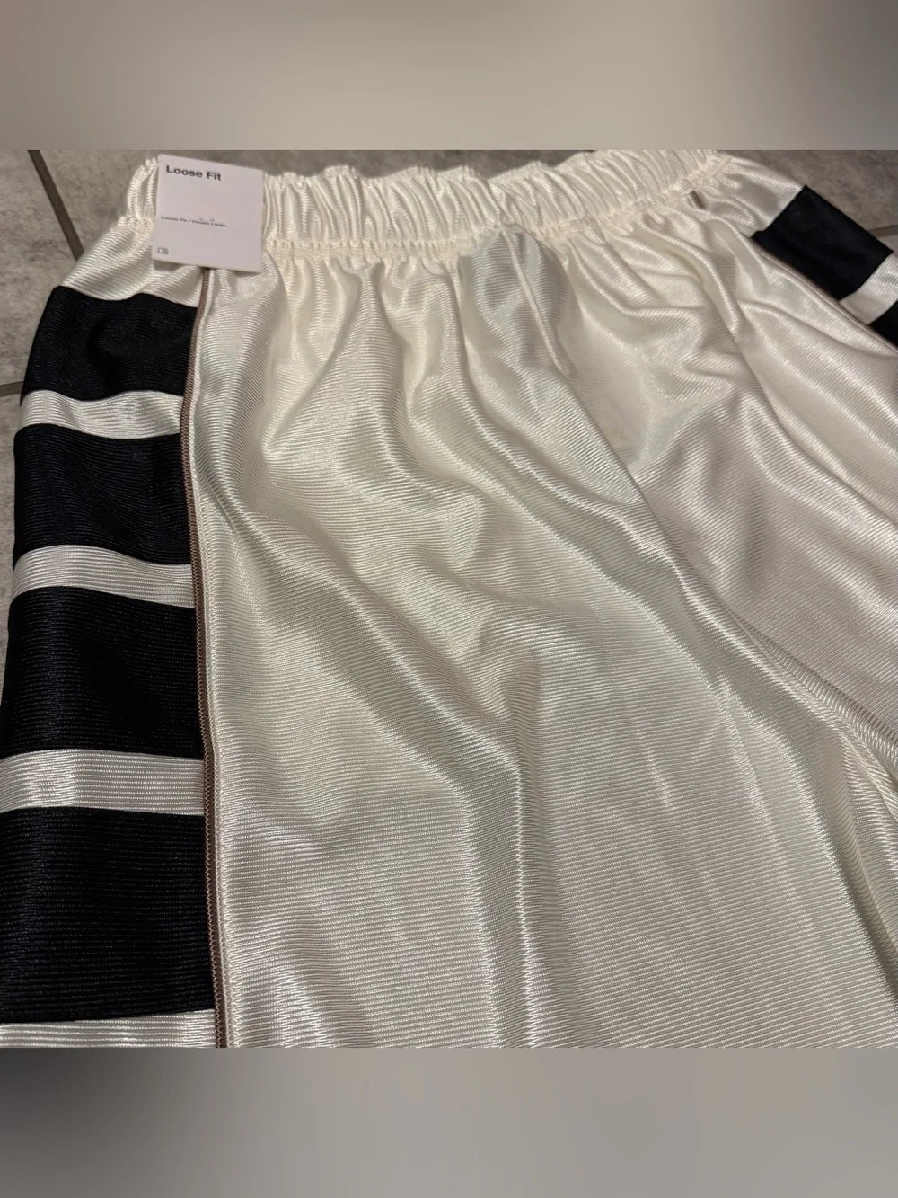 Jordan Brooklyn Cat Scratch Shorts Sail/Black Mens Size Small NWT
